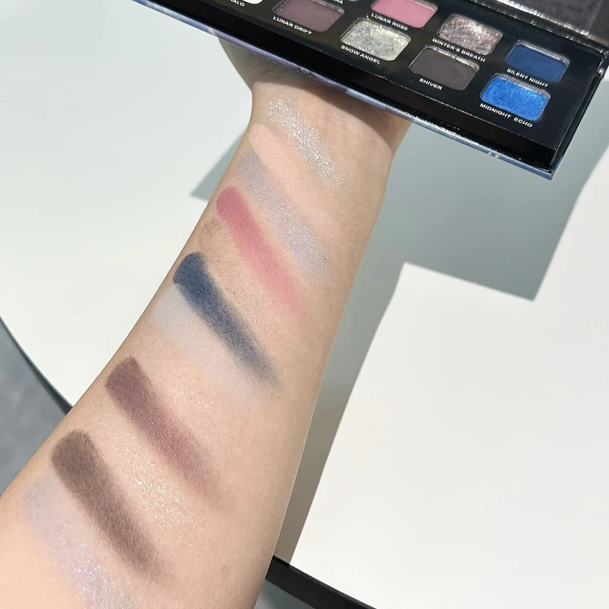 Herorange 12 Color Eyeshadow Palette Fine Texture Rich Pigment Matte Shimmer Glitter Portable with Mirror