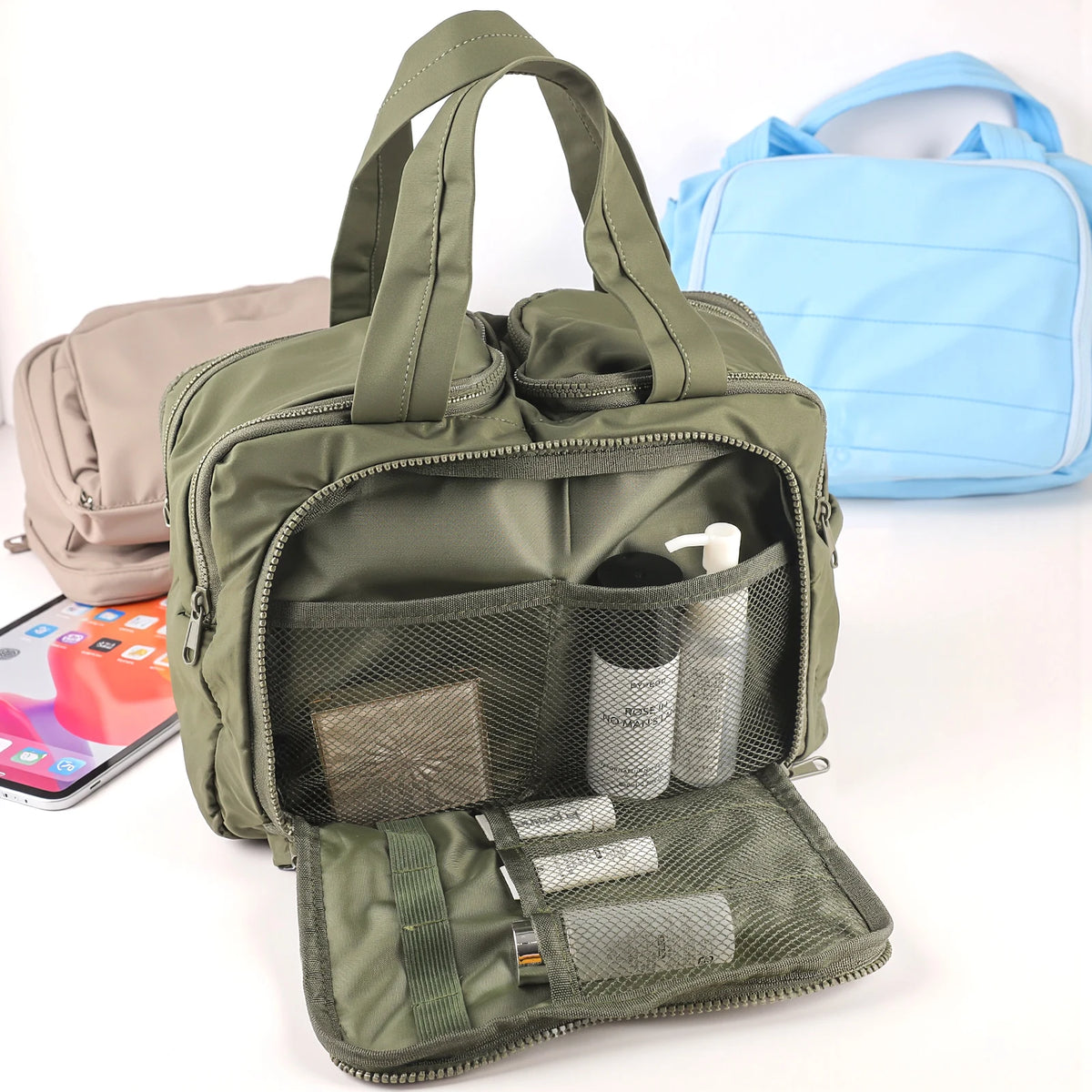 Multi-Compartment Quilted Simple and Stylish Solid Color Portable Travel Toiletry and Makeup Bag, Multifunctional Large Capacity Lightweight Soft Stain-Resistant Large Opening Toiletry Bag for Men and Women, with Dry and Wet