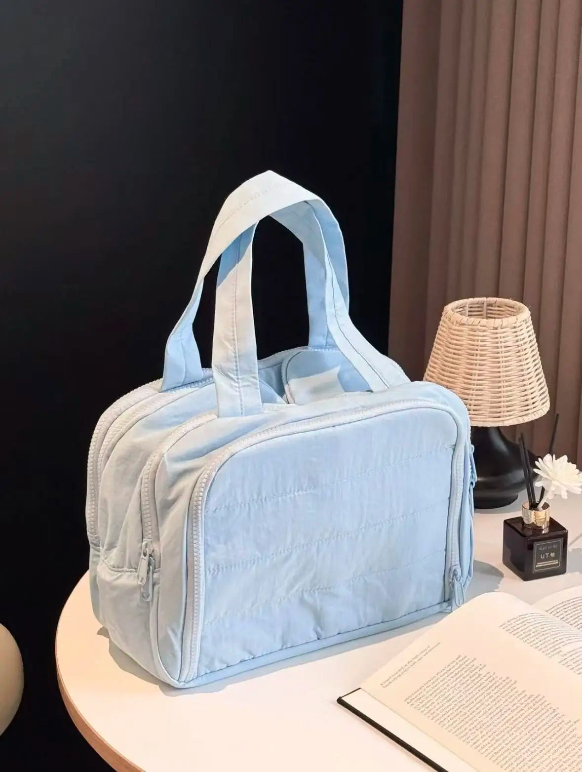 Multi-Compartment Quilted Simple and Stylish Solid Color Portable Travel Toiletry and Makeup Bag, Multifunctional Large Capacity Lightweight Soft Stain-Resistant Large Opening Toiletry Bag for Men and Women, with Dry and Wet