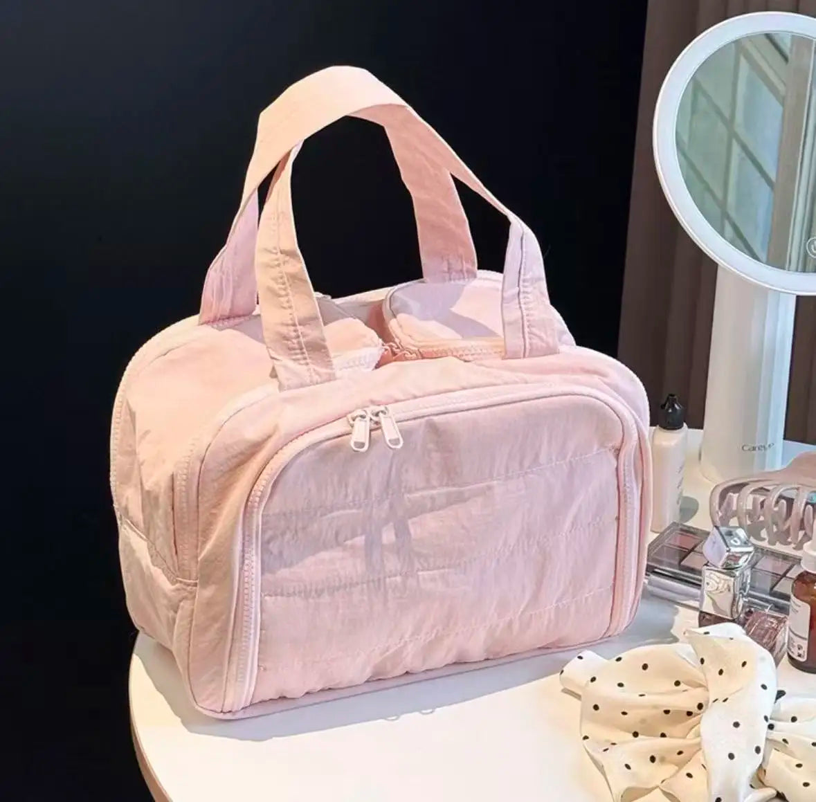 Multi-Compartment Quilted Simple and Stylish Solid Color Portable Travel Toiletry and Makeup Bag, Multifunctional Large Capacity Lightweight Soft Stain-Resistant Large Opening Toiletry Bag for Men and Women, with Dry and Wet