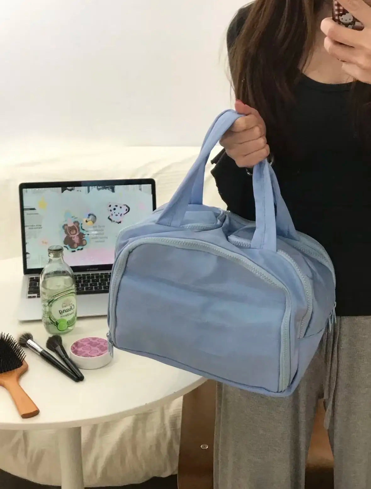Multi-Compartment Quilted Simple and Stylish Solid Color Portable Travel Toiletry and Makeup Bag, Multifunctional Large Capacity Lightweight Soft Stain-Resistant Large Opening Toiletry Bag for Men and Women, with Dry and Wet