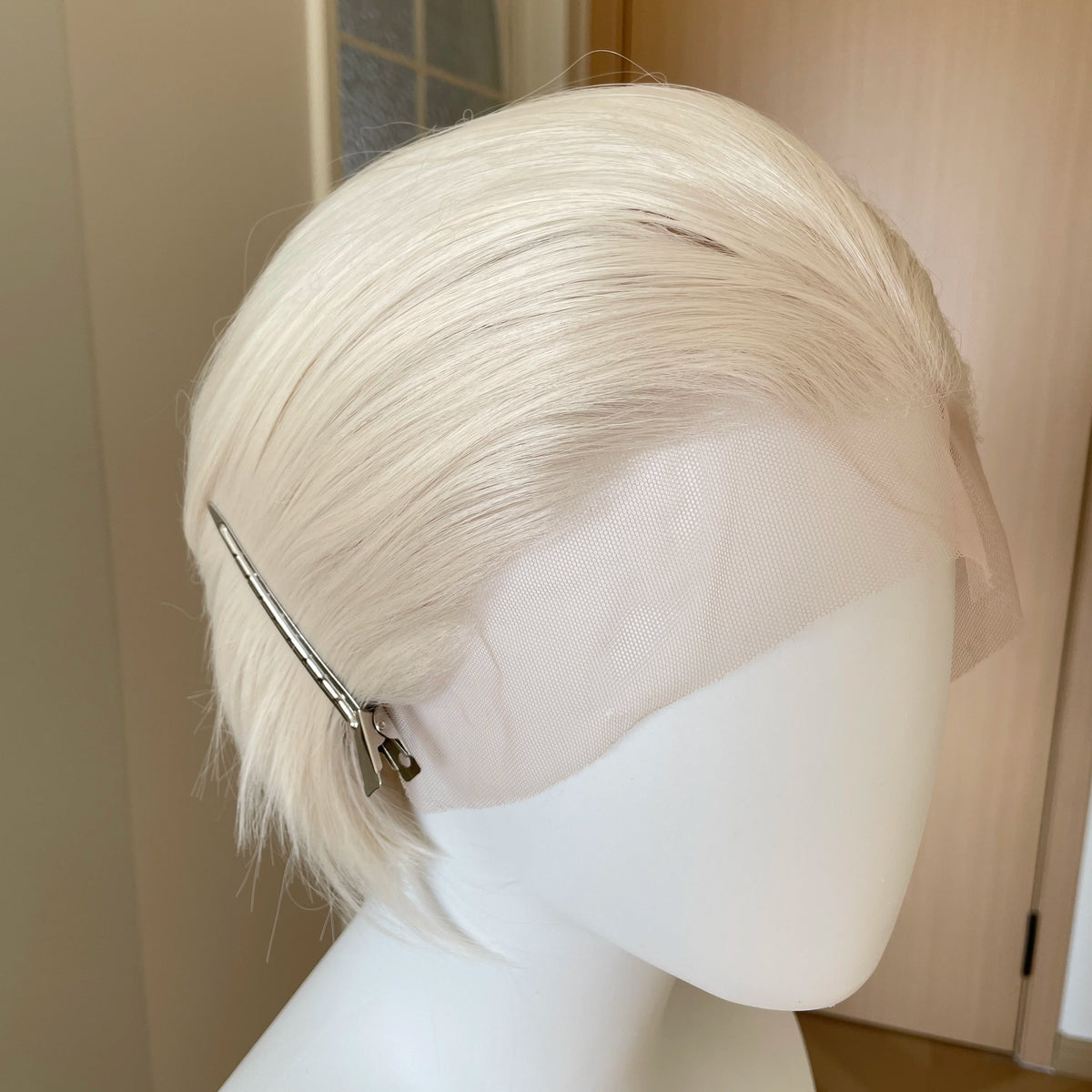 White Blonde Short Bob Cut Synthetic Lace Wigs for Women Cosplay Wig for Men Platinum Glueless 13x4 Lace Front Wig Natural Pixie
