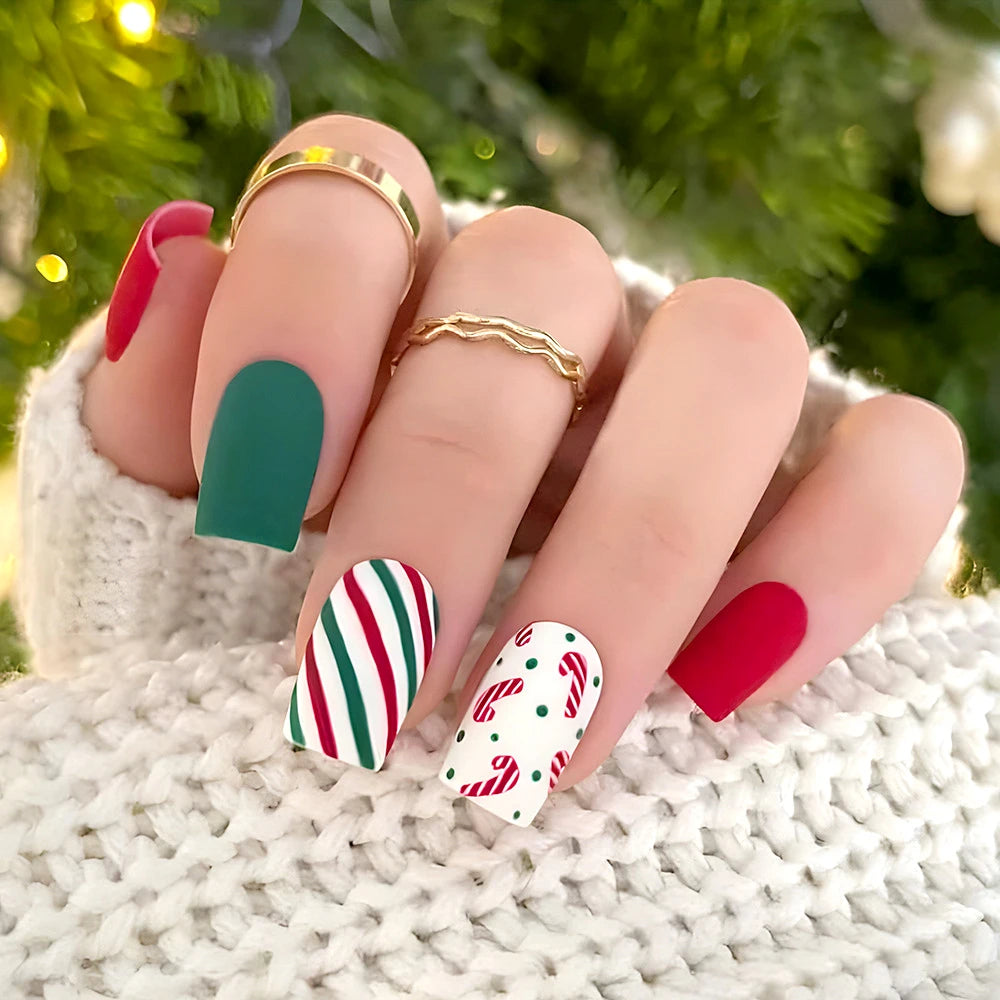 24Pcs Red Christmas Fake Nails Cute Santa Claus Reindeer & Snowflake Designs Artificial Nails Glossy Short Oval Press On Nails