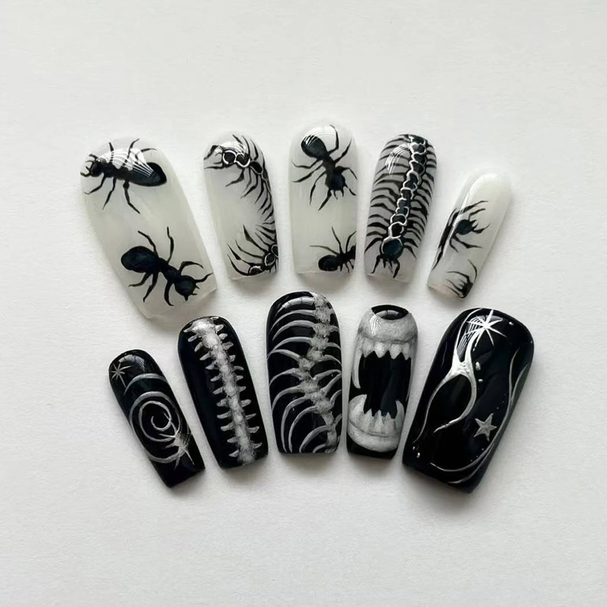 24pcs Black Spider Fake Nails Y2K Punk Style Girls Painted False Nails Full Cover Wearable Japanese Almond Press On Nails Tips
