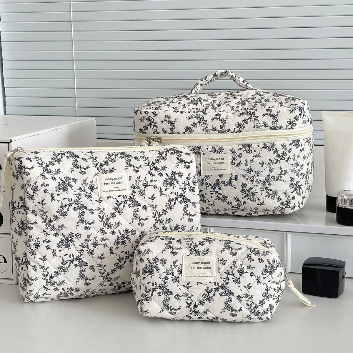 Floral Quilted Cosmetic Bag Korean Large Capacity Makeup Bag Portable Travel Toiletry Organizer Skincare Women  Storage Pouch