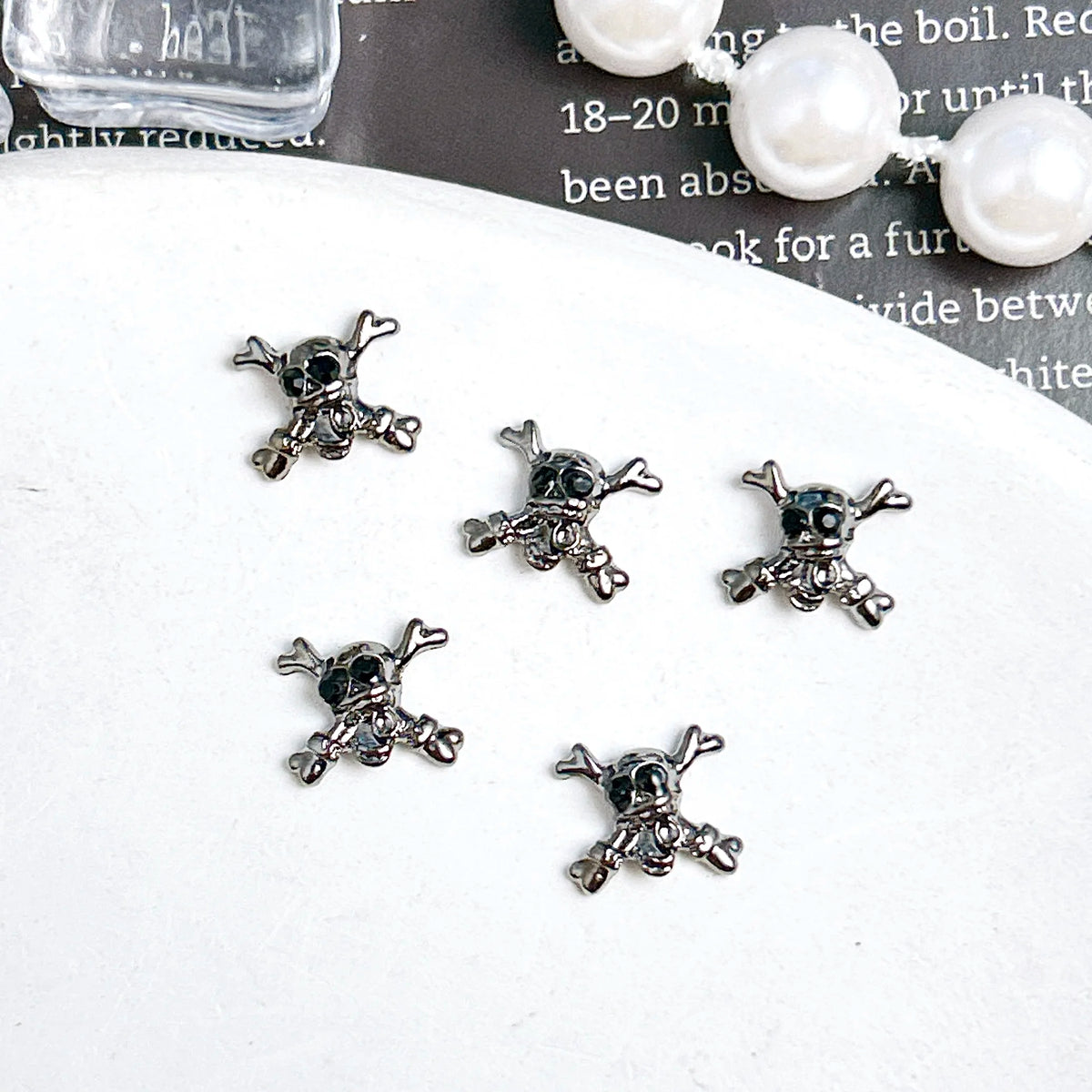 20PCS Multiple Style Alloy Skull Spider Nail Art Charms New Creative Glass Diamond Bat Halloween Nail Decorations for DIY Nails