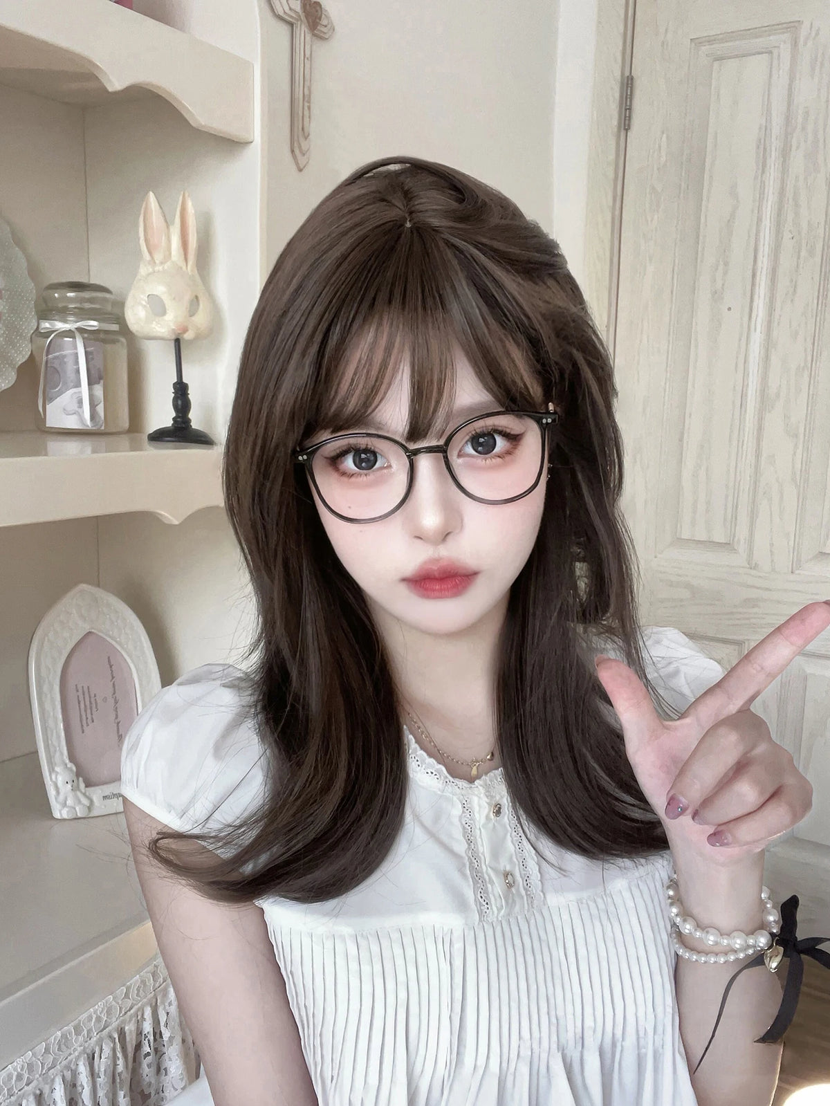 20Inch Chestnut Brown Lovely Synthetic Wigs with Bangs Medium Natural Wavy Hair Wig for Women Daily Use Cosplay Heat Resistant