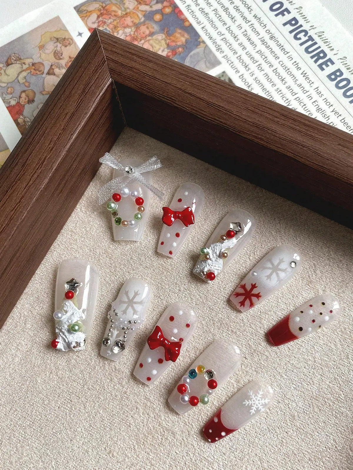 10-Piece Set of Autumn and Winter High-End Christmas Sweet Girly Polka Dot Bowknot Cute French Style Whitening Ins-Style Detachable Fake Nails, Includes a Piece of Jelly Glue and a File for Easy Daily Use