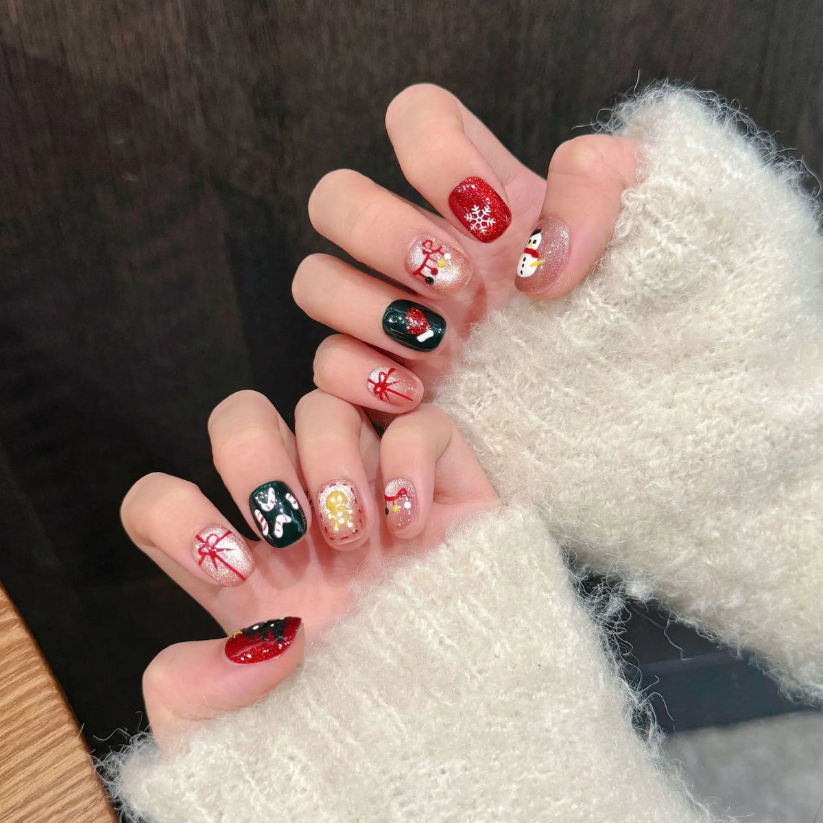 10 PCS Luxury Handmade Press on Nails Short Oval Christmas Style Design with 3-PIECE Tool Adhesive Nail Glue Tabs