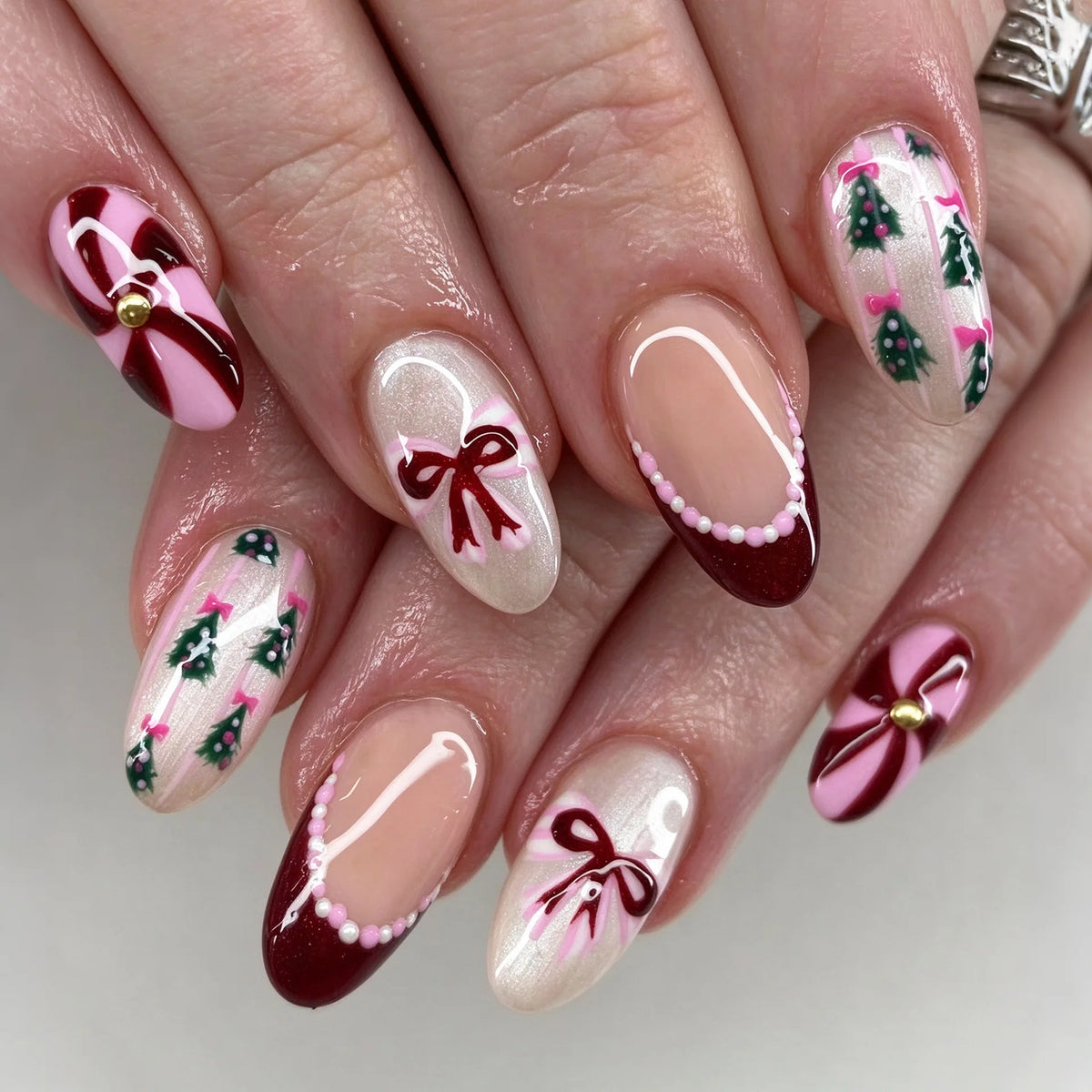 24PCS Christmas Red Almond Press on Nails Sweet 3D Gingerbread Man Xmas Tree Snowflake Design False Nails Wearable Acrylic Nails