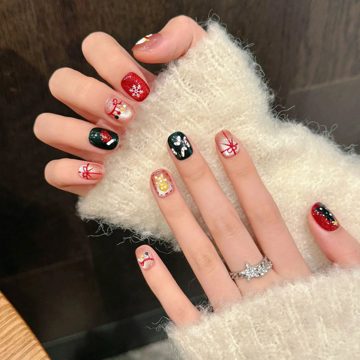 10 PCS Luxury Handmade Press on Nails Short Oval Christmas Style Design with 3-PIECE Tool Adhesive Nail Glue Tabs