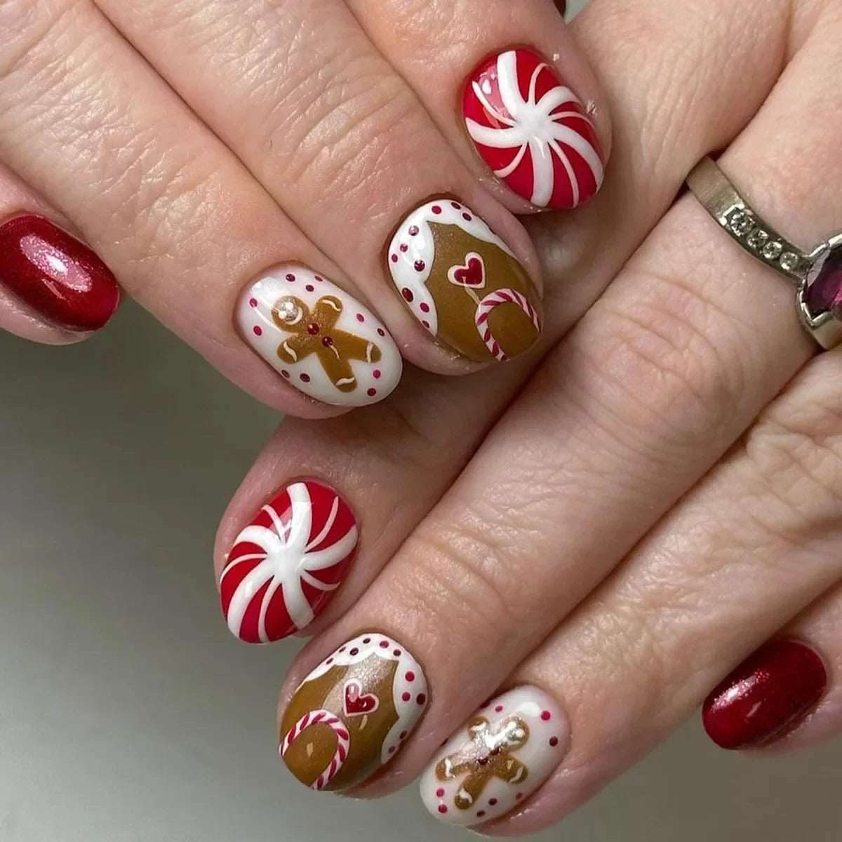 24Pcs Short Oval Press-On Nails - Cute Gingerbread & Candy Cane Christmas Designs, Perfect for Holiday Parties for Women&Girls