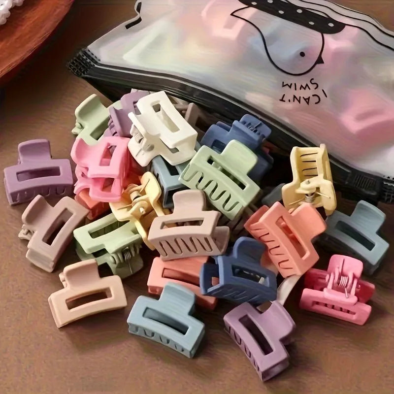 5/10/20/30 Pieces of Colorful, Small-Sized Kid’s Clip-On Hair Accessories with a Lattice Design – Valentine’s Day.