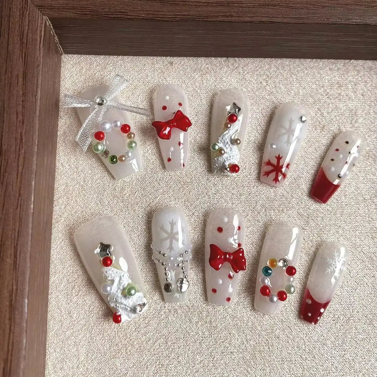 10-Piece Set of Autumn and Winter High-End Christmas Sweet Girly Polka Dot Bowknot Cute French Style Whitening Ins-Style Detachable Fake Nails, Includes a Piece of Jelly Glue and a File for Easy Daily Use