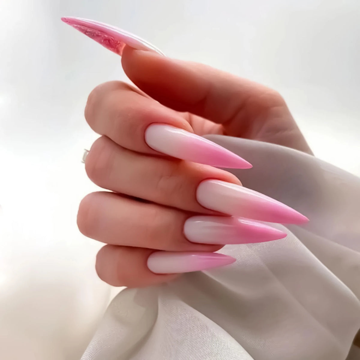 24pcs Blood Red Fake Nails Gradient Long Pointed False Nail Patch Full Cover Wearable Fake Nail Tips Halloween Manicure Sets