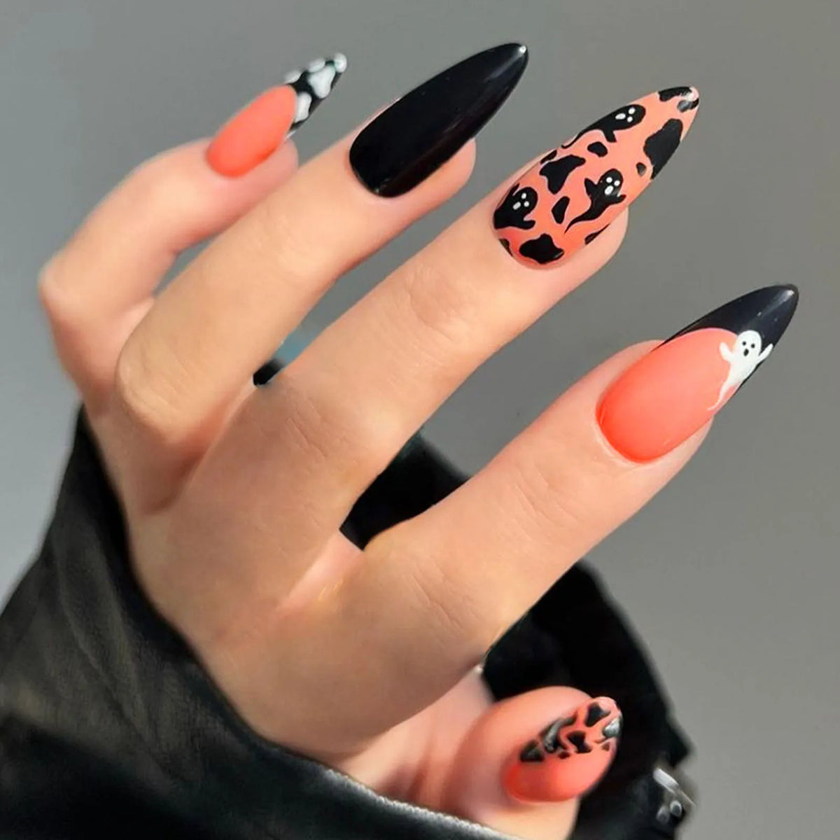 24pcs Blood Red Fake Nails Gradient Long Pointed False Nail Patch Full Cover Wearable Fake Nail Tips Halloween Manicure Sets