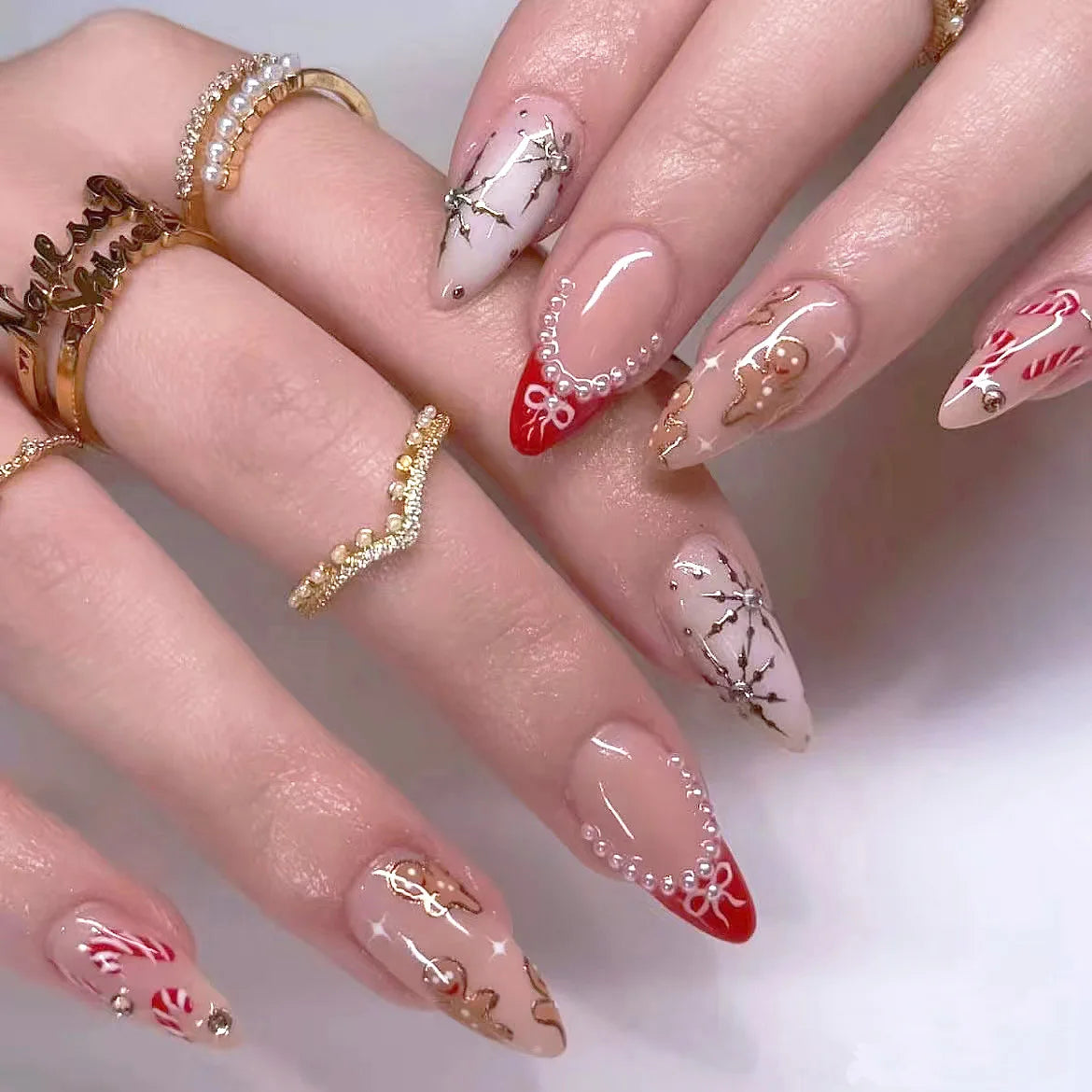 24Pcs Christmas Tree Pattern Pink Full Cover Fake Nails Artificial Almond Reindeer Gift Nail Set Press on Detachable False Nail