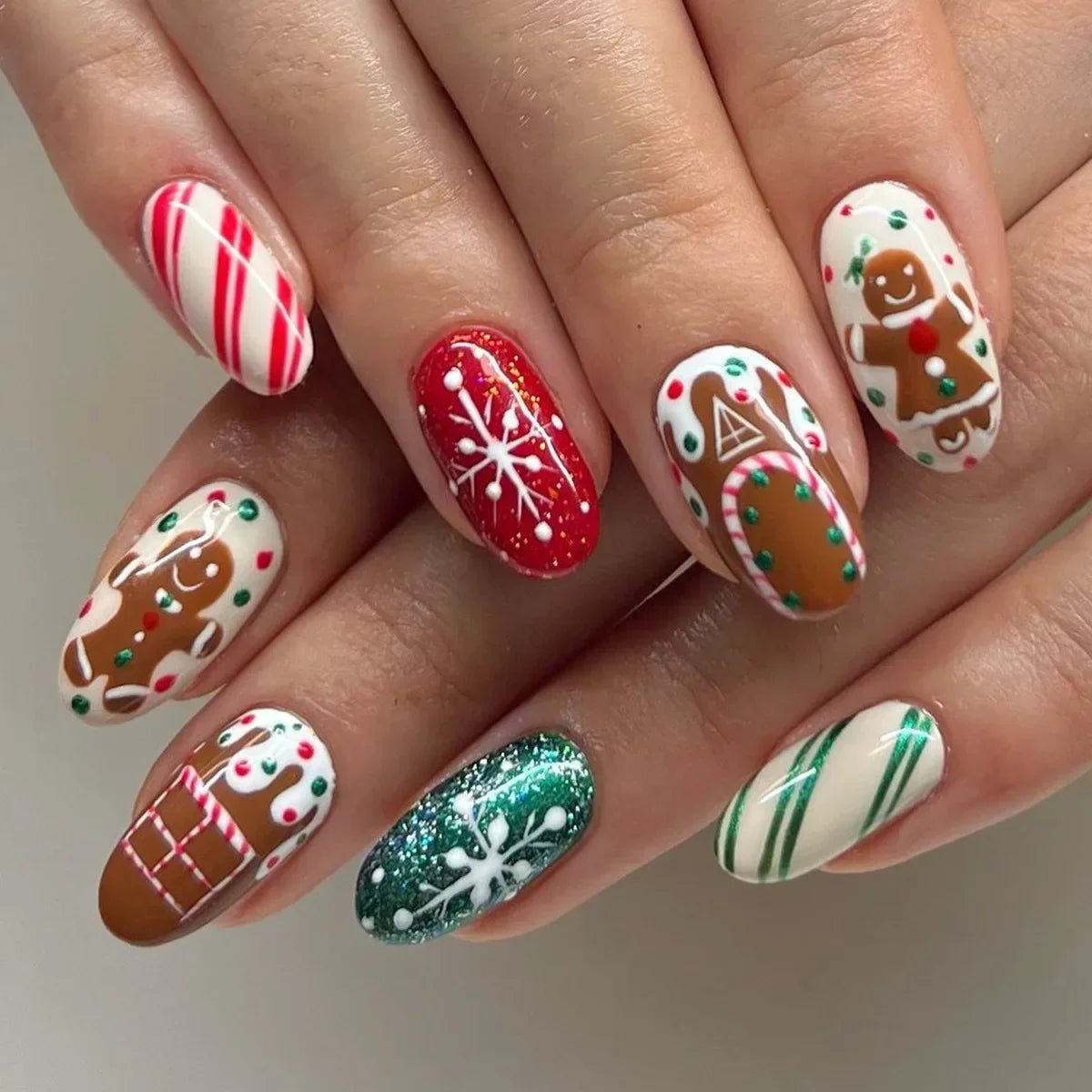 24Pcs Short Oval Press-On Nails - Cute Gingerbread & Candy Cane Christmas Designs, Perfect for Holiday Parties for Women&Girls