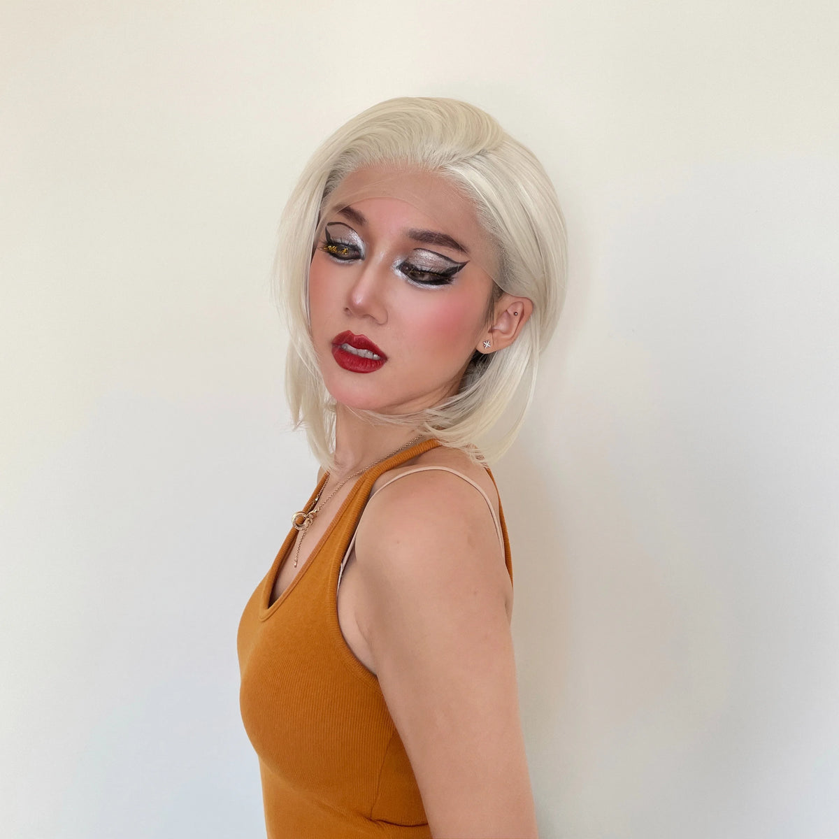 White Blonde Short Bob Cut Synthetic Lace Wigs for Women Cosplay Wig for Men Platinum Glueless 13x4 Lace Front Wig Natural Pixie