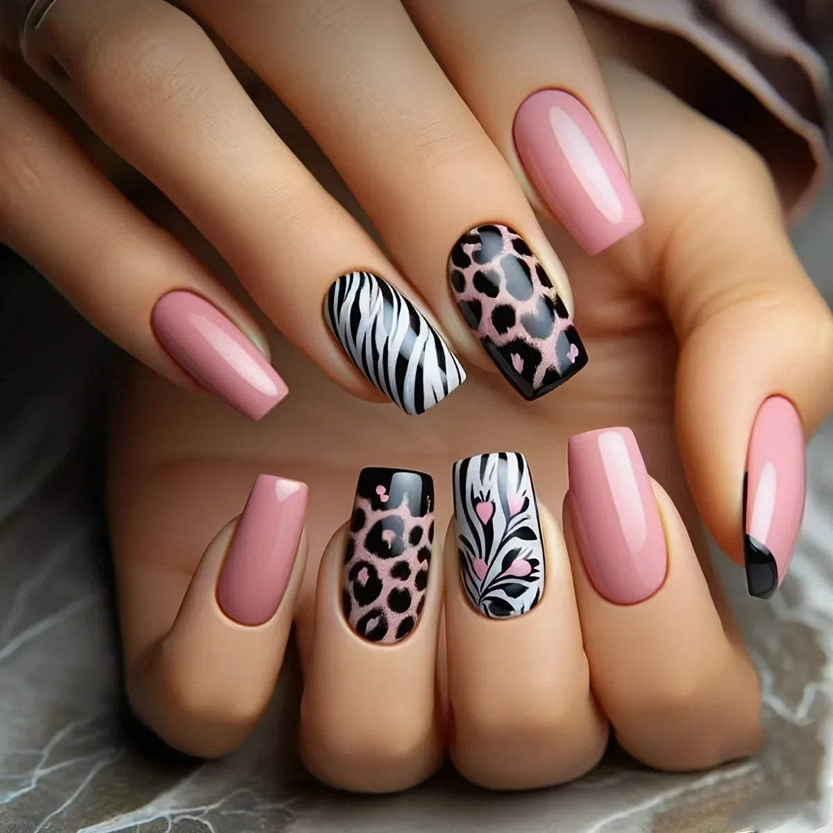 Christmas Press on Nails Short Square False Nails Snowflake Full Cover Glue on Nail Claret Gold Design Acrylic Fake Nails Winte