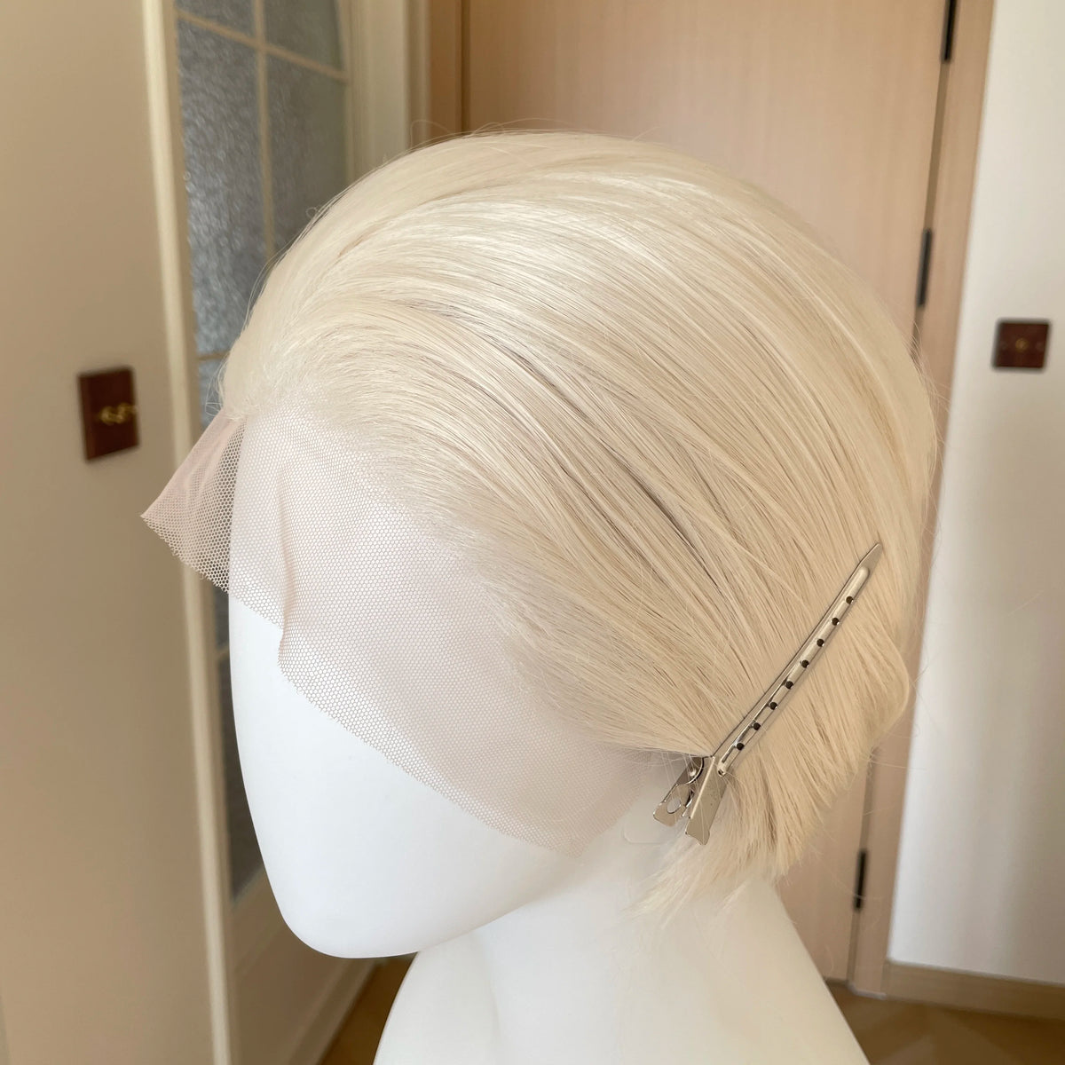 White Blonde Short Bob Cut Synthetic Lace Wigs for Women Cosplay Wig for Men Platinum Glueless 13x4 Lace Front Wig Natural Pixie