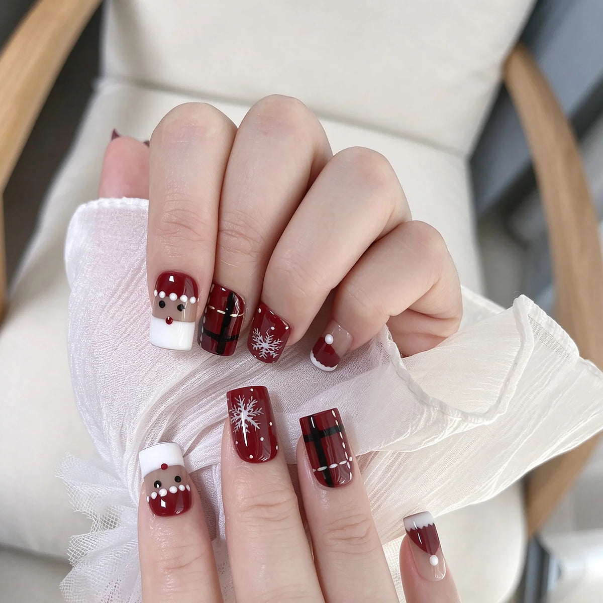 Handmade Short Square Press On Nails Christmas False Nails with Santa Claus Snowman Snowflake Design Reusable 10Pcs Xmas Party