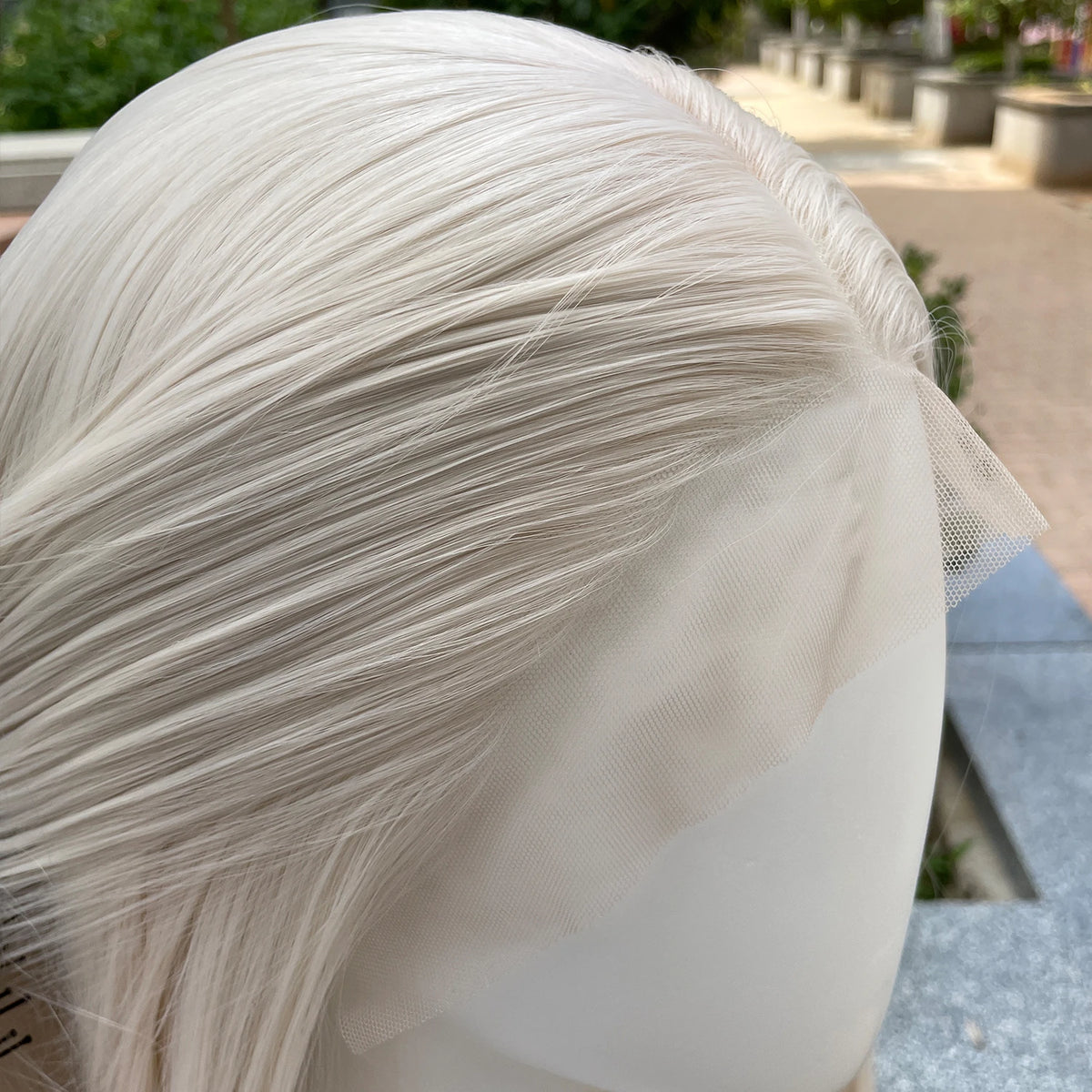 Light Blonde Shoulder Length 13x4 Synthetic Lace Front Wigs Women Middle Part Synthetic Wigs Layers Glueless Wigs 150% Density