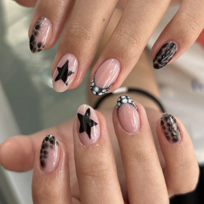 24pcs Red Star Print Fake Nails Sweet Cool Short Almond Press on Nail for Women Wearable Detachable Ins Spice Girl False Nails