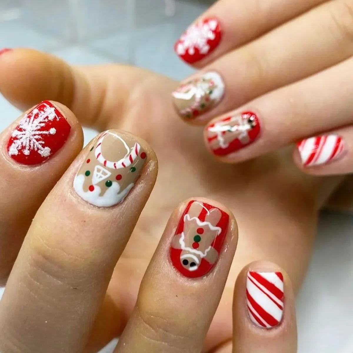 24Pcs Short Oval Press-On Nails - Cute Gingerbread & Candy Cane Christmas Designs, Perfect for Holiday Parties for Women&Girls