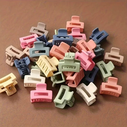 5/10/20/30 Pieces of Colorful, Small-Sized Kid’s Clip-On Hair Accessories with a Lattice Design – Valentine’s Day.