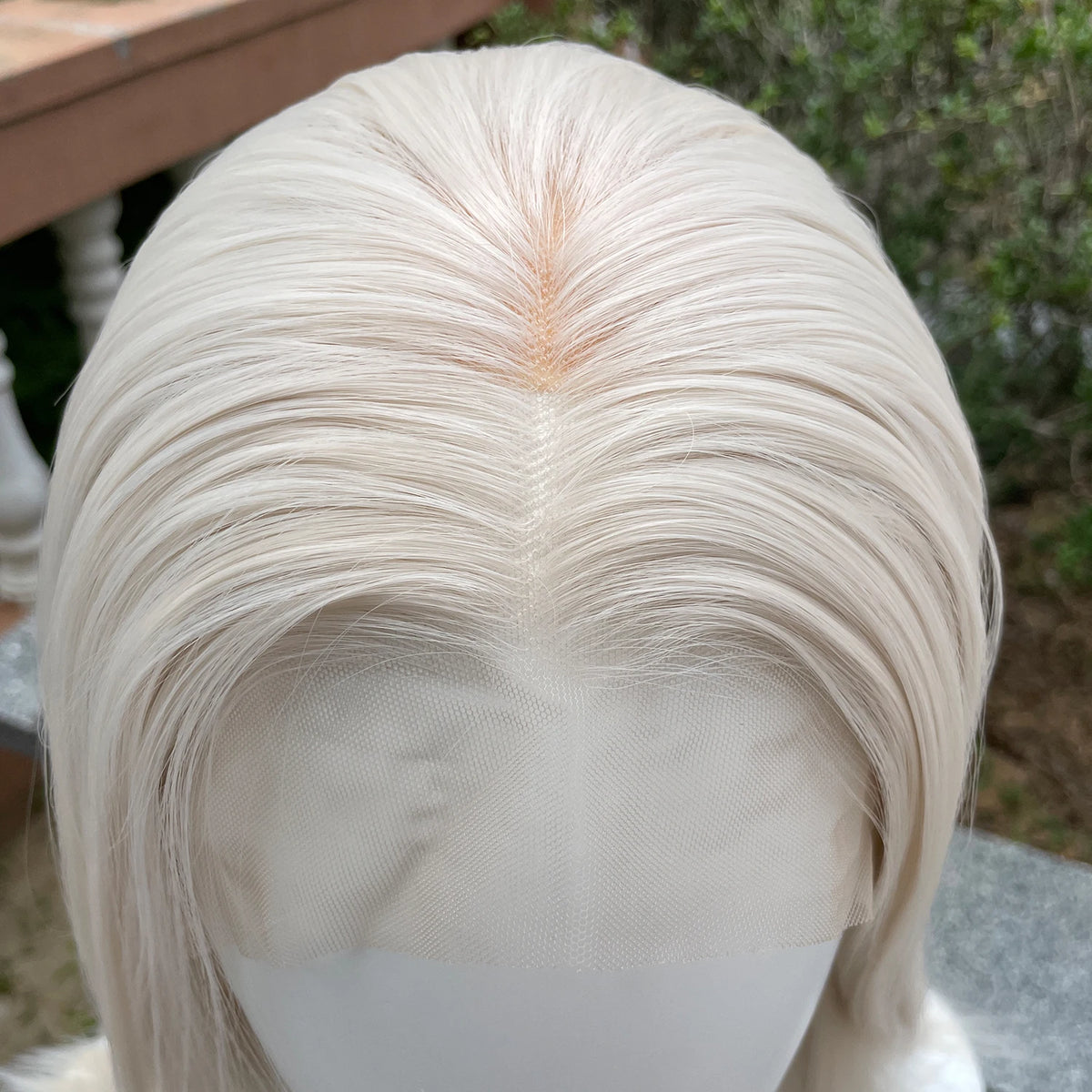 Light Blonde Shoulder Length 13x4 Synthetic Lace Front Wigs Women Middle Part Synthetic Wigs Layers Glueless Wigs 150% Density