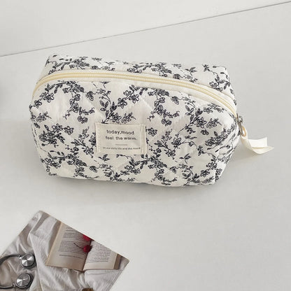 Floral Quilted Cosmetic Bag Korean Large Capacity Makeup Bag Portable Travel Toiletry Organizer Skincare Women  Storage Pouch
