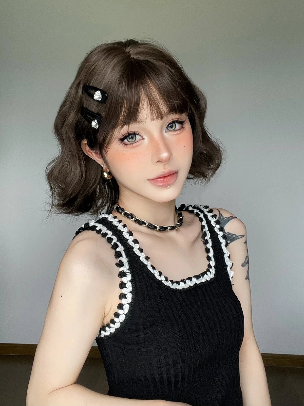 Curly Short Bob Brown Wavy Synthetic Wigs with Bangs Lolita Cosplay Brown Wig for Women Natural Daily Party Hair Heat Resistant